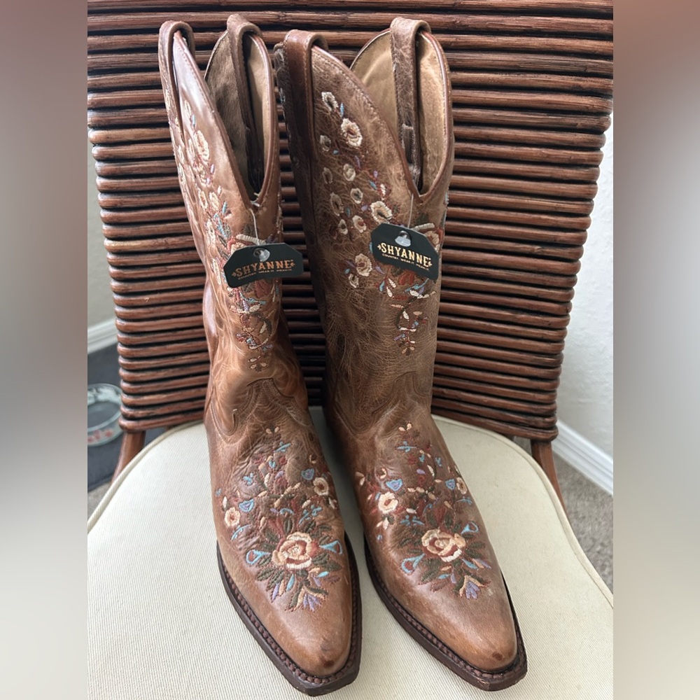 NWT Shyanne Boots